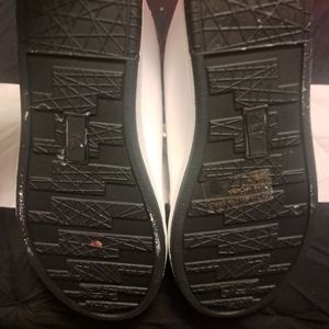 Womens sneakers sz 7